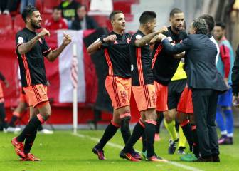 Mario Suárez da color al estreno de Prandelli