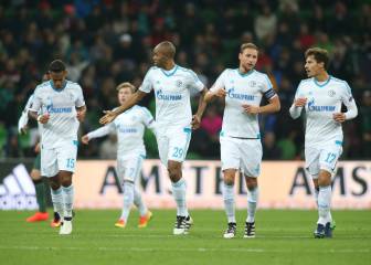 El ex sevillista Konoplyanka deja lider de grupo al Schalke