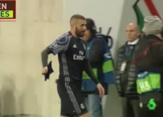 Molestia de Benzema por el cambio: tiró hasta los guantes