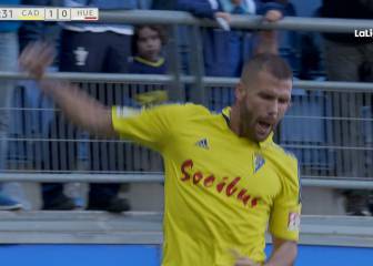 Un gol de Ortuño da un sufrido triunfo al Cádiz