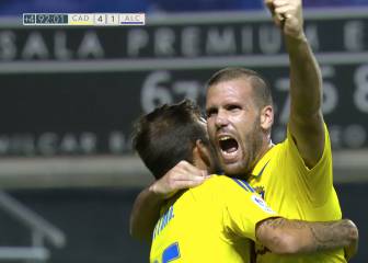 El Cádiz confirma su buena racha y golea al Alcorcón