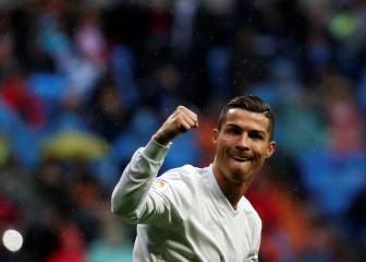 Cristiano saca la cabeza del Madrid en un chaparrón