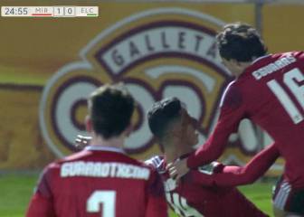 Maikel descoloca al Elche y saca del pozo al Mirandés