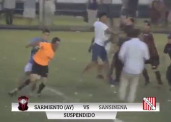 Intolerable: salvaje agresión al trío arbitral en Argentina