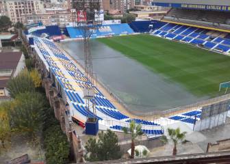 Así estaba el césped minutos  antes del UCAM - Levante