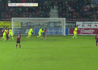 El Mirandés remonta el partido y hunde al Almería
