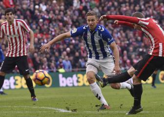 El poste y Gorka Iraizoz salvan al Athletic de un gran Alavés