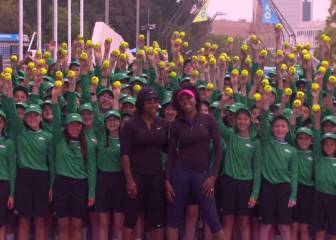 Williams sisters surprise Australian Open ball kids