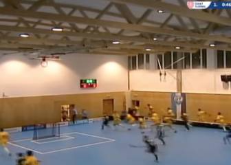 ¡Se derrumba el techo durante un partido de hockey patines!