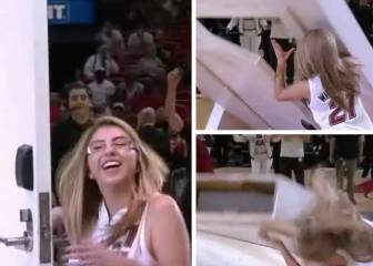 A esta aficionada de los Heat... ¡se le cae una puerta encima!