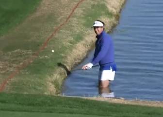 Spanish golfer strips down to his underwear to play shot