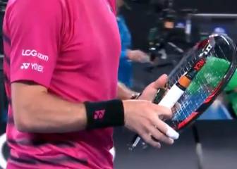 Federer desesperó a Wawrinka: ¡reventó la raqueta con la rodilla!