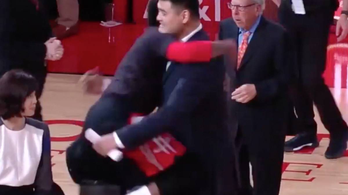 Vídeo La emoción de James Harden en el homenaje a Yao Ming