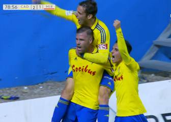 El Cádiz remonta al Mirandés y sigue disparado hacia el ascenso