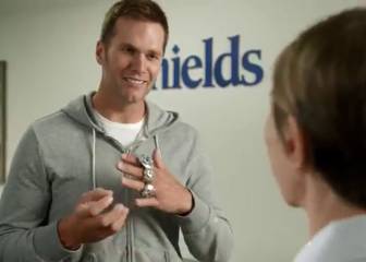 Tom Brady shows off 5 rings... before he'd won Super Bowl LI