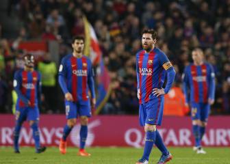 Un penalti dudoso salva al Barcelona de su semana negra