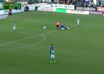 ¡Emocionante! Un futbolista le salva la vida a otro en pleno partido
