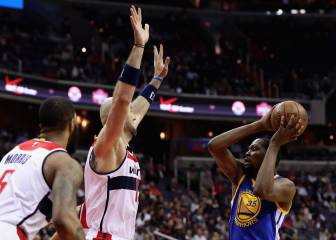 Así se lesionó Kevin Durant; podría estar fuera un mes