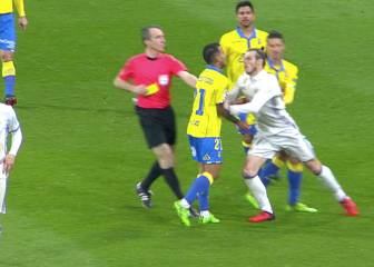 Bale enloqueció: doble patada y empujón a Viera