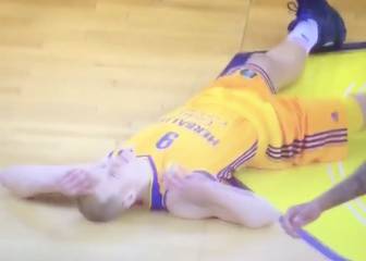 Jugador se desploma en medio un partido de basquetbol