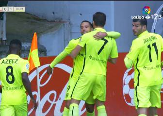 Fran Fernández da aire al Almería con la victoria en Anxo Carro