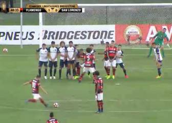 El magistral tiro libre de Diego Ribas en la Libertadores