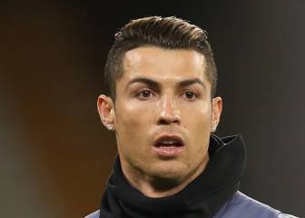 Cristiano Ronaldo meets the Confederations Cup trophy