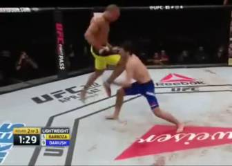 El K.O. más salvaje: ¡rodillazo en la cabeza y se desmaya!