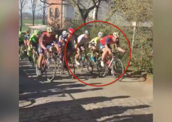 Nasty body-check in cycling race