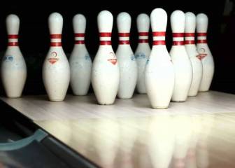 Golfer Minju Kim scores bowling strike with driver