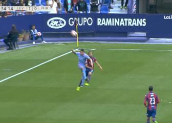 Pedro López da el susto con este tremendo golpe de cabezas