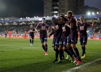 El Eibar sigue soñando y Las Palmas en caída libre