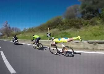 ¿Genialidad o temeridad? La locura de bajada de este ciclista
