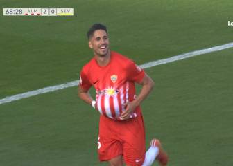 Fidel y Uche mantienen al Almería con esperanza