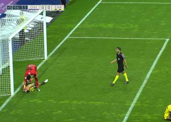 Surrealista: expulsan a Ratón por... ¡asistir a un compañero!