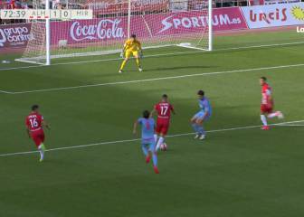 El Almería gana en casa al Mirandés, que baja a Segunda B