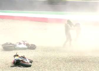 ¡Motociclistas casi se van a las manos tras un choque!