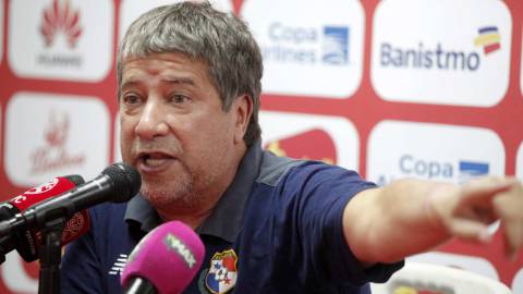 Bolillo nuevamente arremete contra Pinto