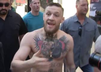 McGregor, semi-desnudo, lo deja claro: 