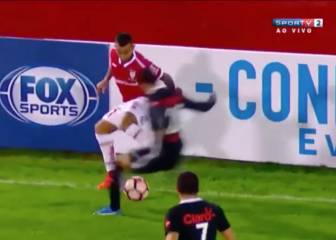 Huracán's Gamarra in glorious nutmeg in Copa Sudamericana
