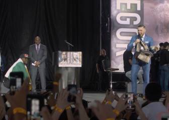 Provocación total: Mayweather se burla imitando a McGregor...¡y este le roba 5.000 dólares!