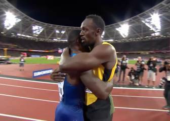 El abrazo que emocionó a todo el mundo: Bolt, grande también en la derrota