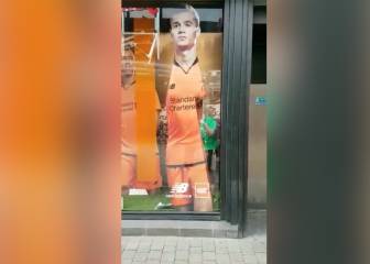 Coutinho cerca: comienzan a retirar su imagen de la tienda...