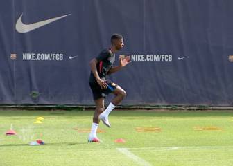 Dembélé en el foco: estrella en su primer entreno con el Barça