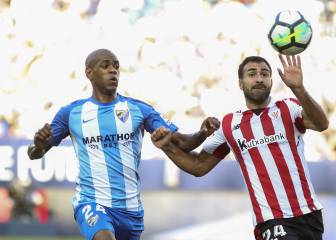 El Málaga tira de casta y orgullo para rescatar un punto