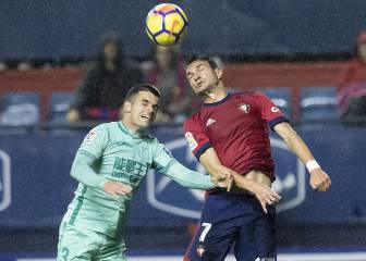 El Granada salva un punto de oro en El Sadar y se pone líder