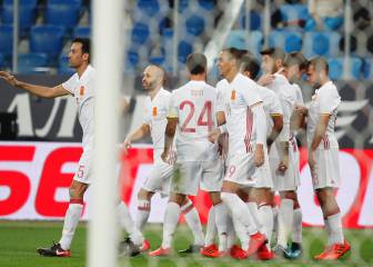 Los errores defensivos no permiten a España pasar del empate