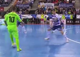 Now you see it, now you don't... More Ricardinho magic!