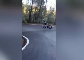 ¡Quemando rueda! Un profesional inventa el 'descenso derrapando'