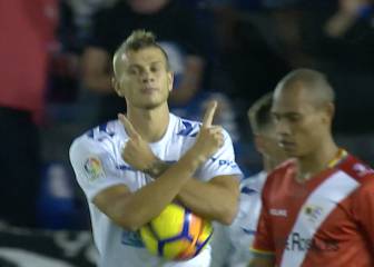 Longo y la roja a Comesaña frenan al Rayo Vallecano